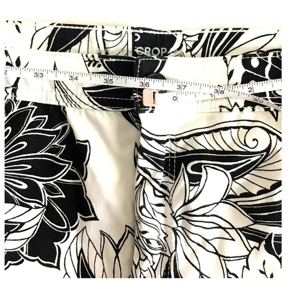 The Platinum Crop By Chico's Womens 12.5 (14/L) Black/White Palm Spring Floral - Picture 8 of 13
